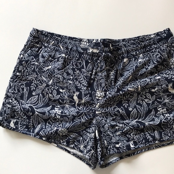 GAP Pants - Gap shorts blue white bird floral print Sz 14/32”